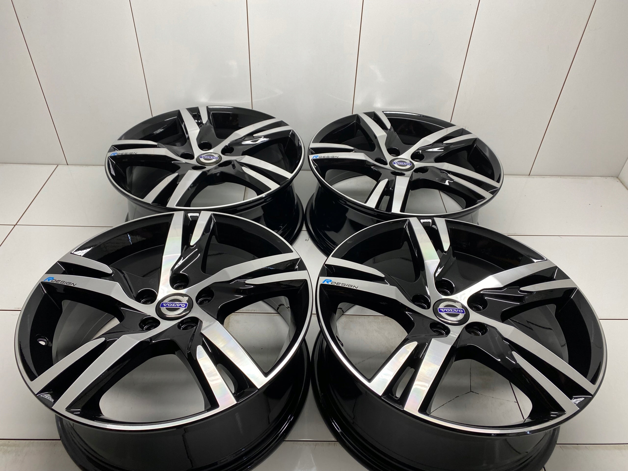 Alu Felge Volvo XC60 XC40 V70 Aluminum rim 18 Zoll 7.5J 5x108 50ET 31445812