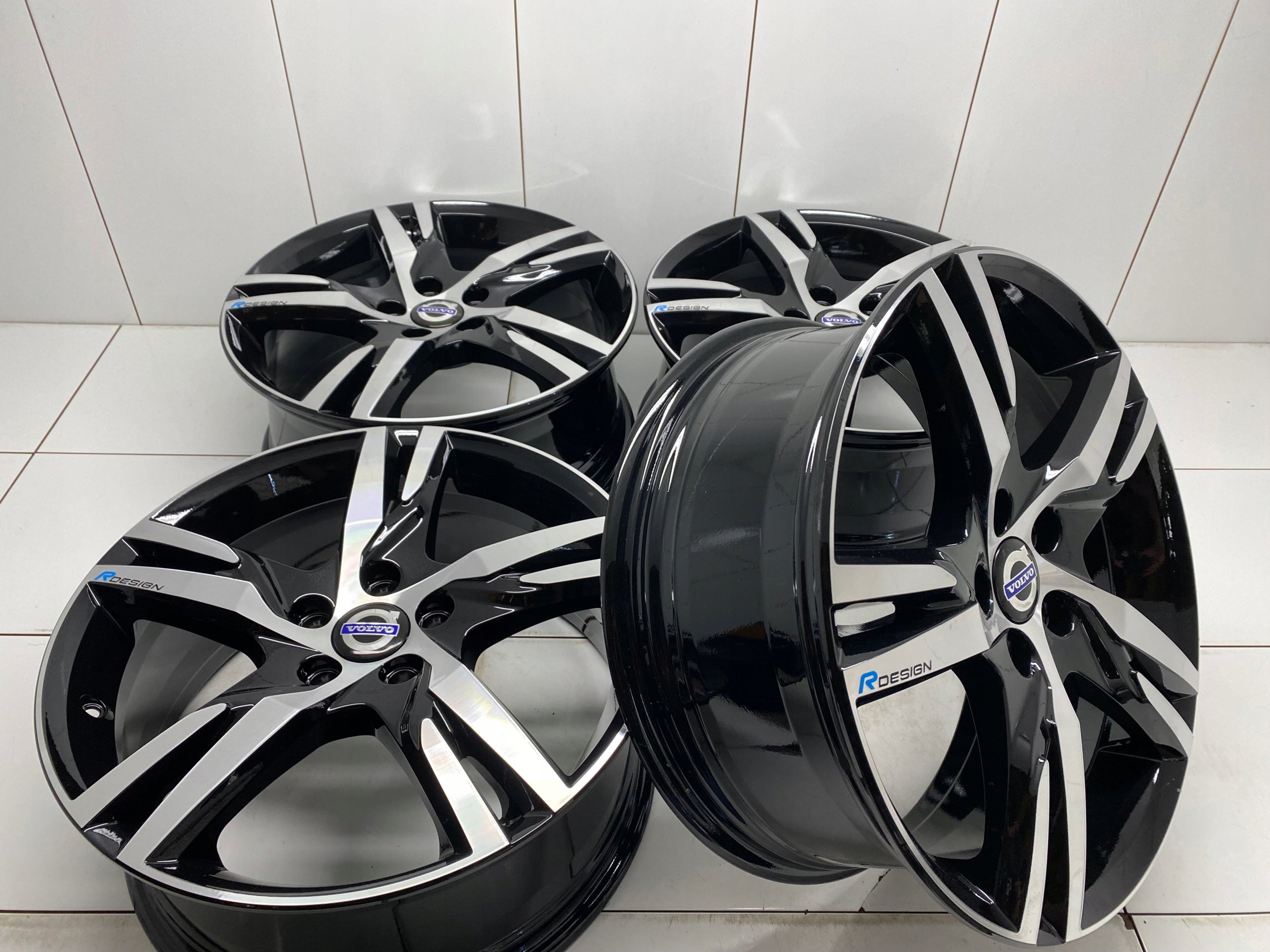 Alu Felge Volvo XC60 XC40 V70 Aluminum rim 18 Zoll 7.5J 5x108 50ET 31445812