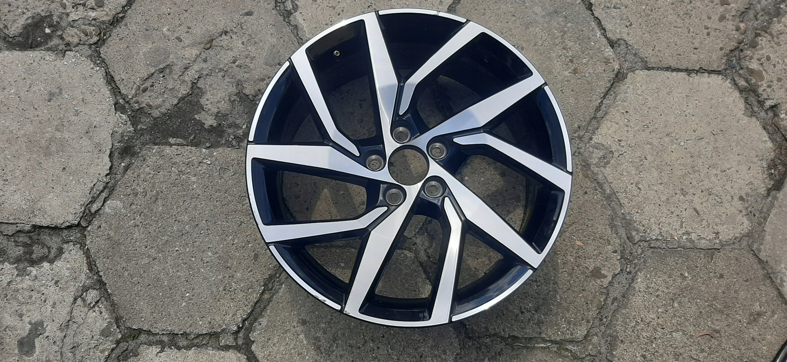 1x Alu Felge Volvo 940 Aluminum rim 19 Zoll 7.5J 5x108 45ET 32209776