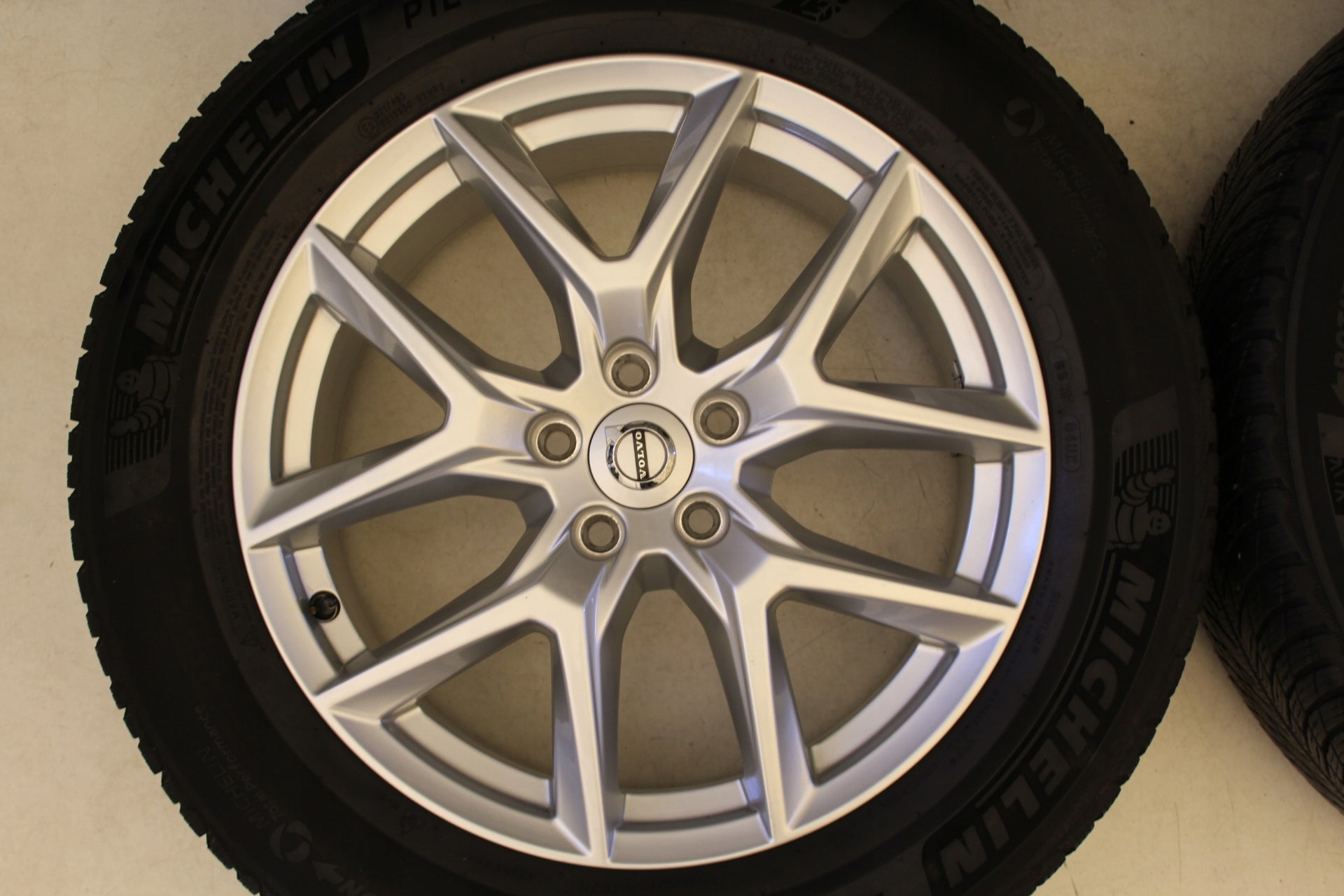 Alu Felge Volvo V60 V50 XC40 XC60 XC90 18 Zoll 7.5J 5x108 50,5ET 31423851