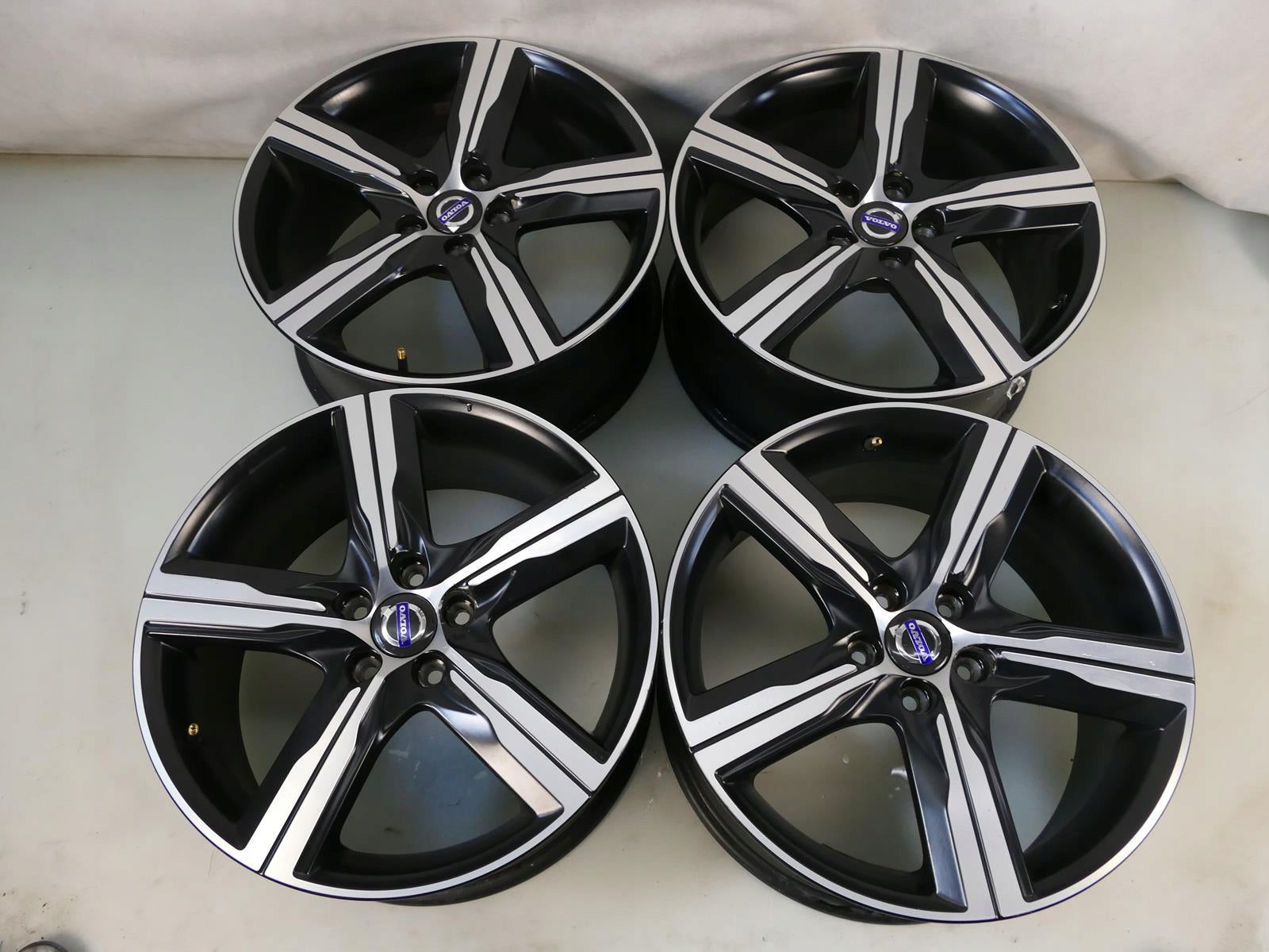 Alu Felge Volvo V60 XC60 S60 Aluminum rim 18 Zoll 8.0J 5x108 55ET 31445219