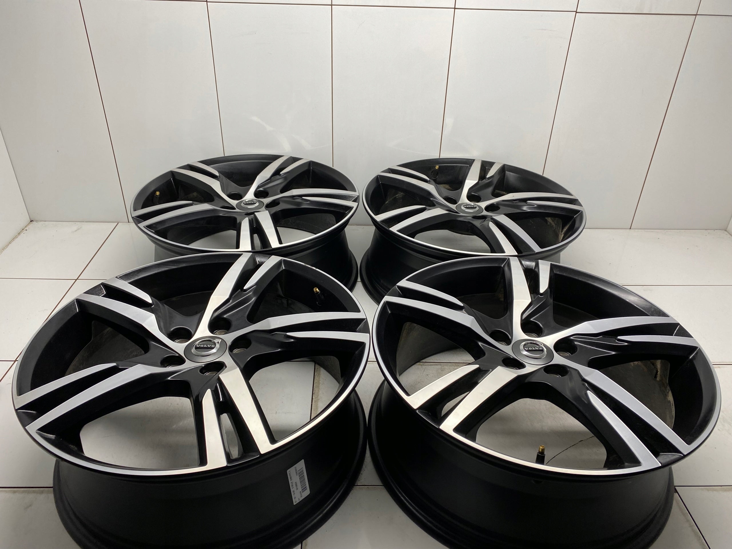 Alu Felge Volvo XC60 XC40 142 19 Zoll 7.5J 5x114.3 50,5ET 31423931