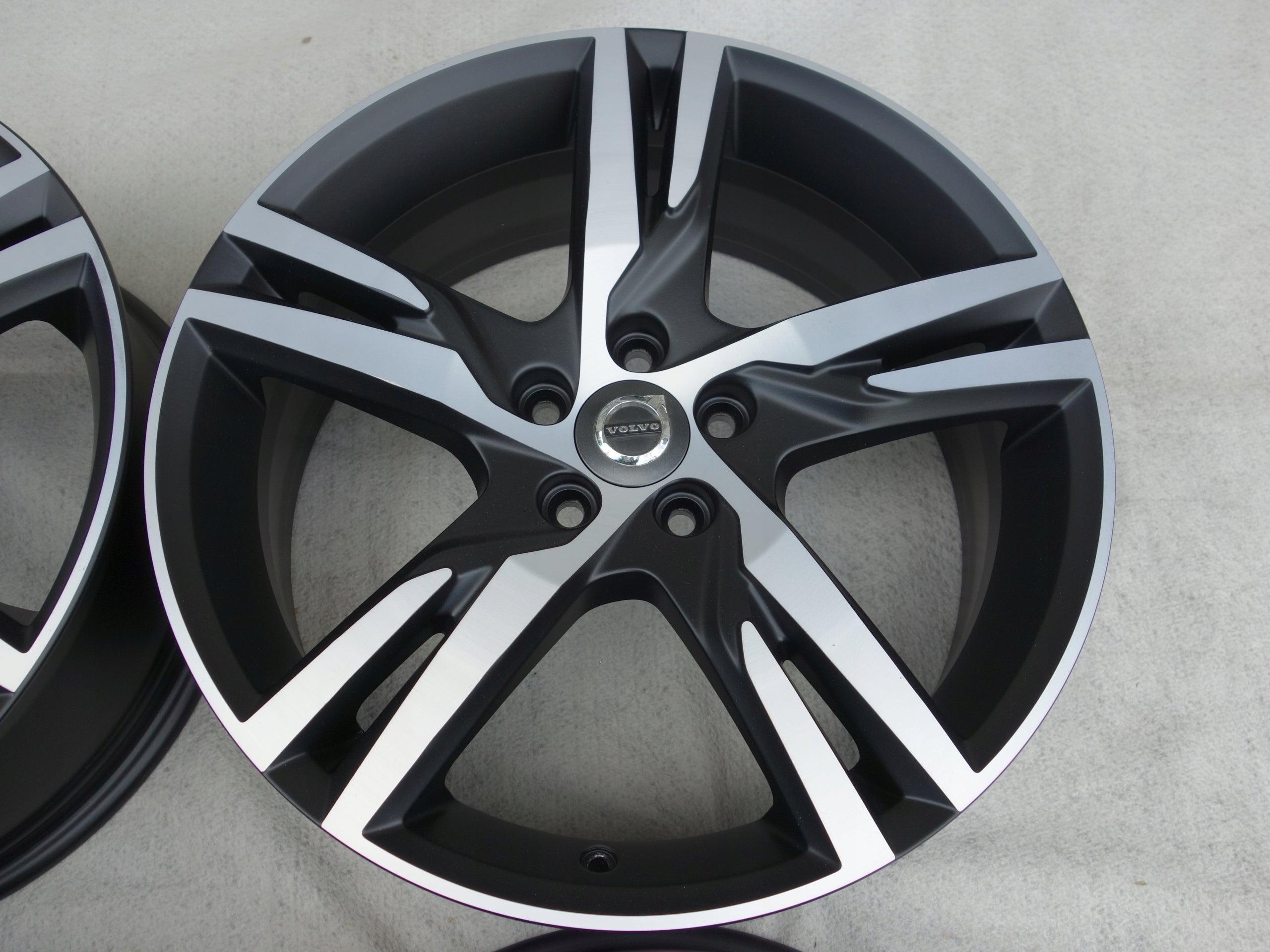 Alu Felge Volvo V60 XC40 S60 XC60 Aluminum rim 19 Zoll 7.5J 5x108 50ET