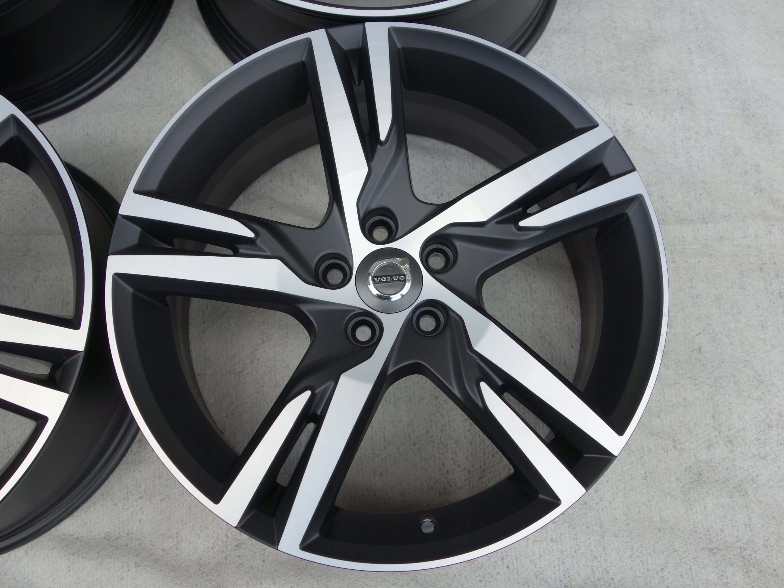 Alu Felge Volvo V60 XC40 S60 XC60 Aluminum rim 19 Zoll 7.5J 5x108 50ET