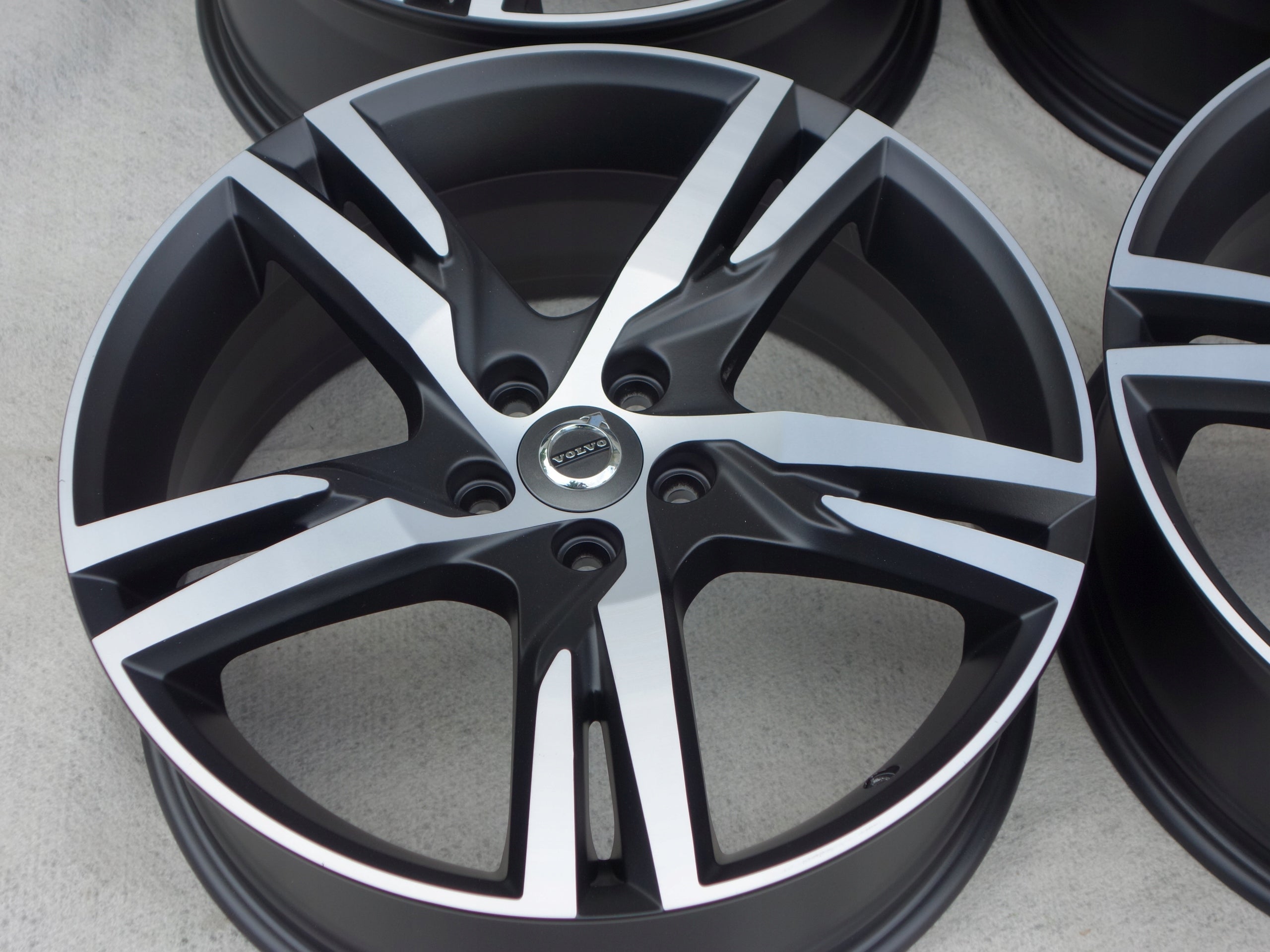 Alu Felge Volvo V60 XC40 S60 XC60 Aluminum rim 19 Zoll 7.5J 5x108 50ET