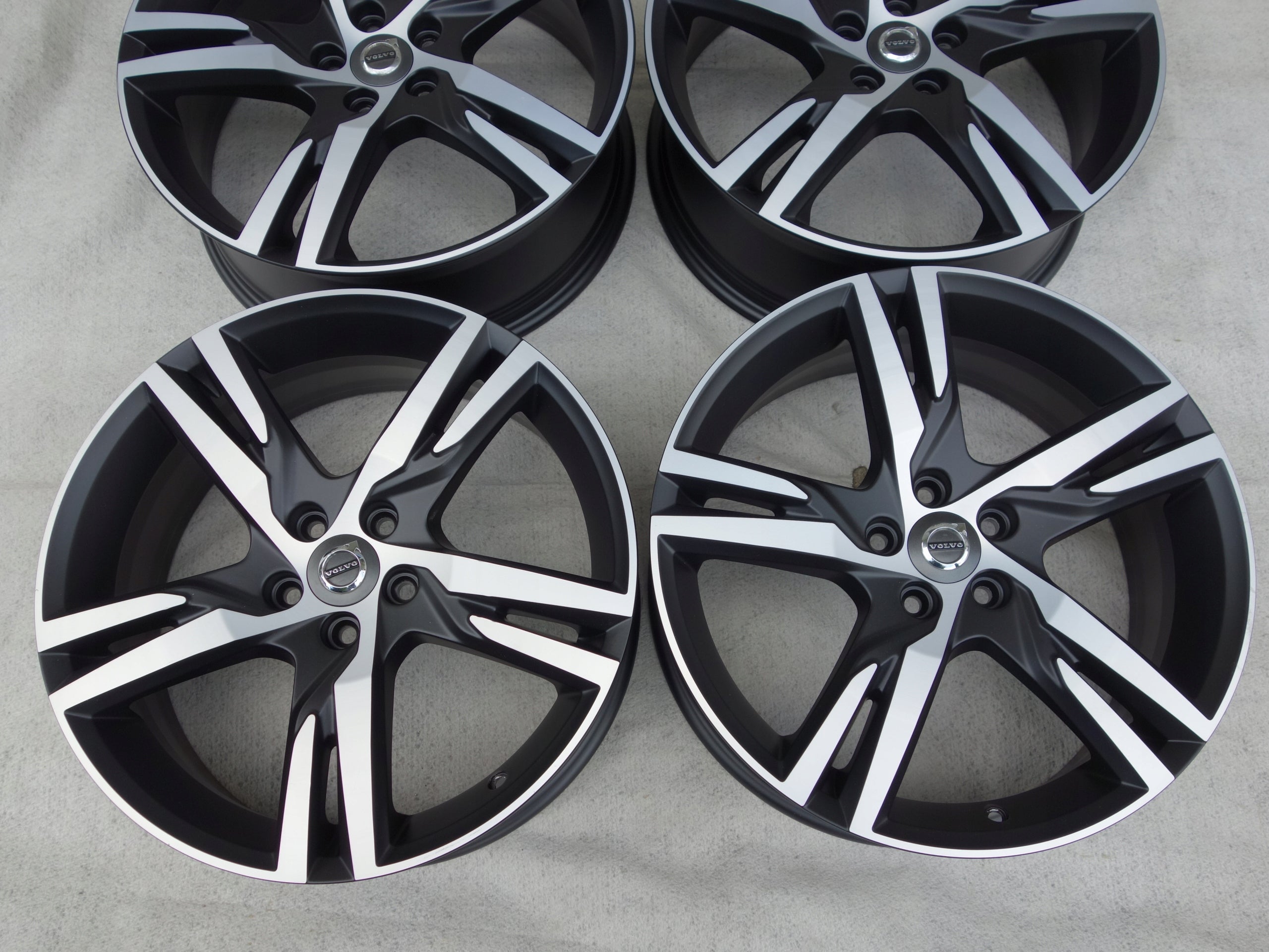 Alu Felge Volvo V60 XC40 S60 XC60 Aluminum rim 19 Zoll 7.5J 5x108 50ET