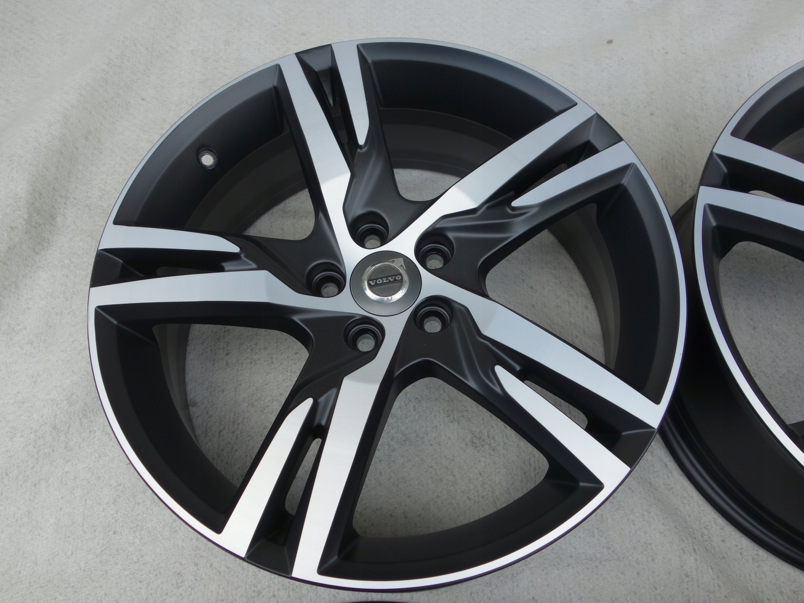 Alu Felge Volvo V60 XC40 S60 XC60 Aluminum rim 19 Zoll 7.5J 5x108 50ET