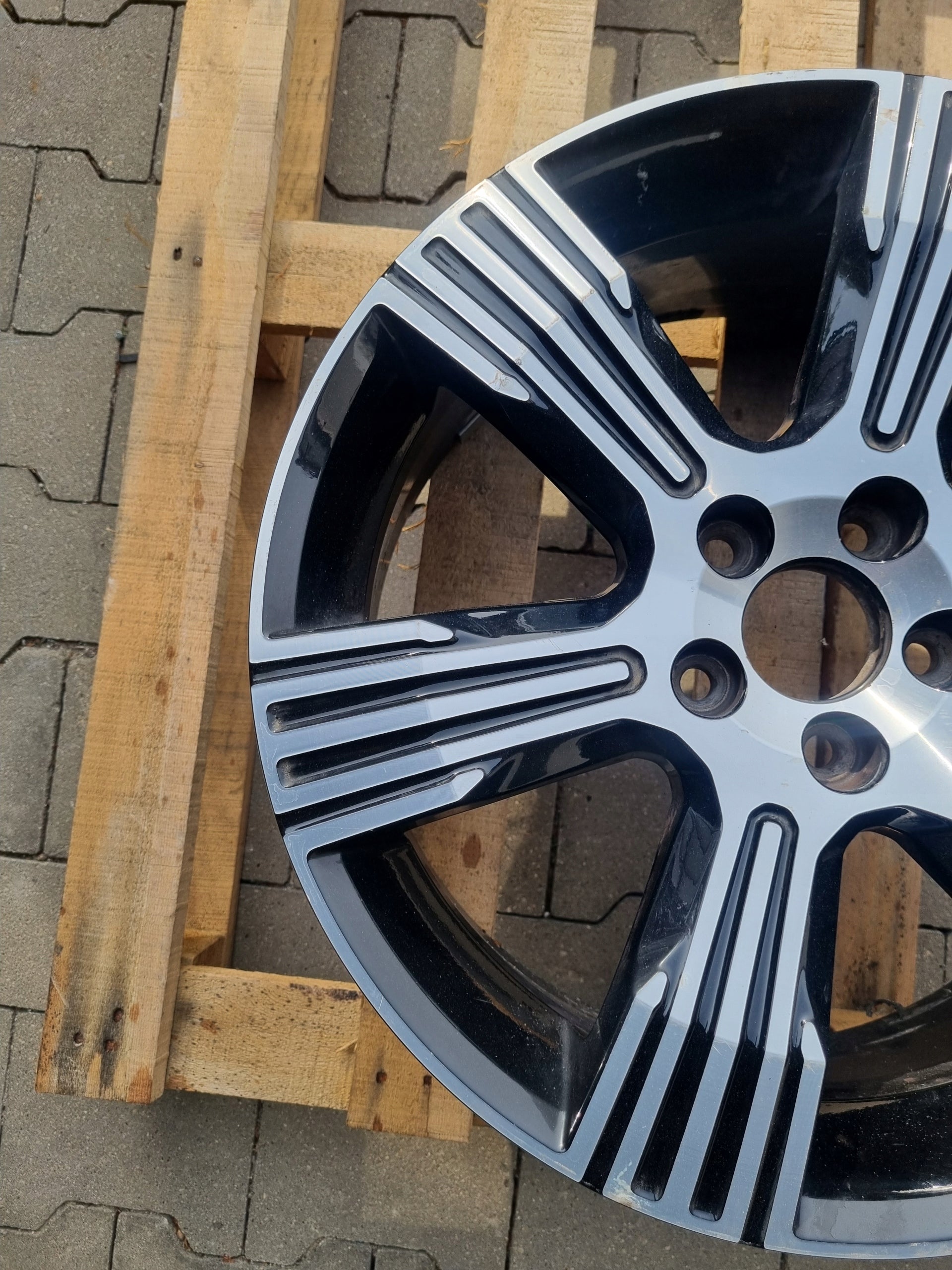 1x Alu Felge Volvo XC90 XC60 XC40 18 Zoll 7.5J 5x108 50,5ET 31471552