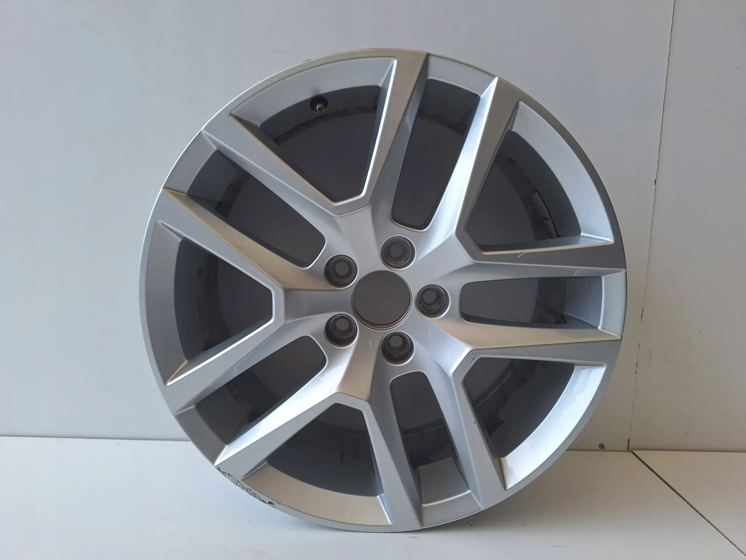 1x Alu Felge Volvo XC60 Aluminum rim 18 Zoll 31445568